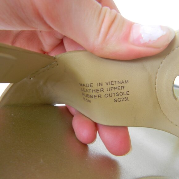 NEW Michael Kors Aubrey Cutout Leather Wedge Sandal Gold SANDAL SZ 8.5M - Picture 7 of 7